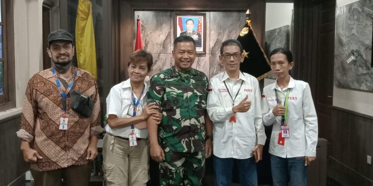 Audiensi Media Online tabloidbongkar ke Kadispenad