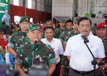 Kasad Dampingi Menko Marves Tinjau Program Ketahanan Pangan di Sukabumi