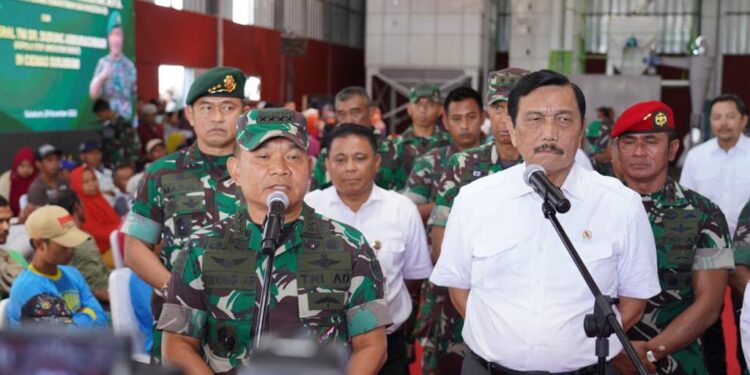 Kasad Dampingi Menko Marves Tinjau Program Ketahanan Pangan di Sukabumi