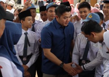 Seskab Teddy Sekolah Rakyat dan BLT Bukti Pemerintah Hadir