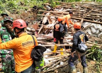 Longsor di Cilacap 2 Orang Tewas 21 di Laporkan Hilang